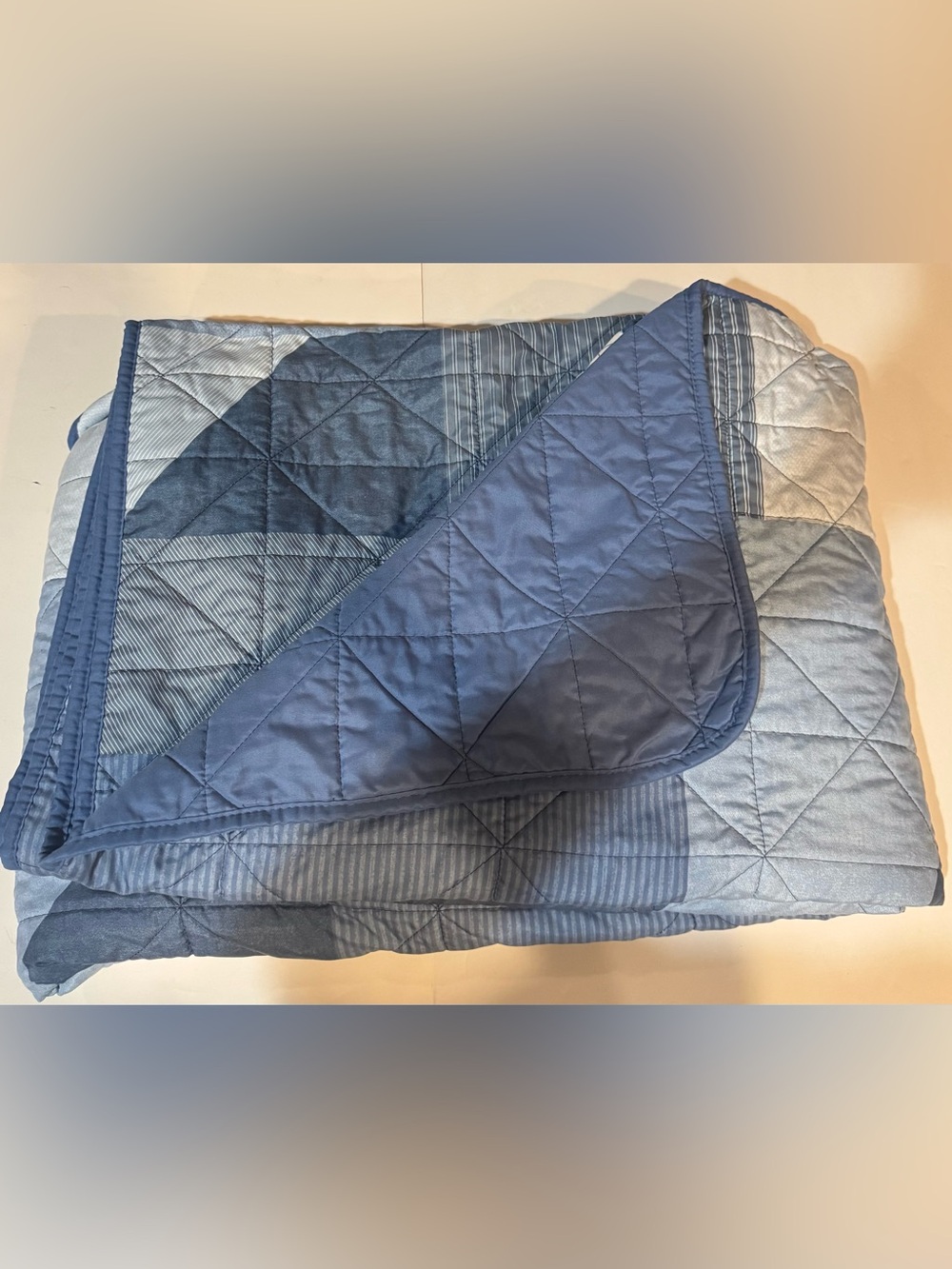 Patterned Quilt Comforter